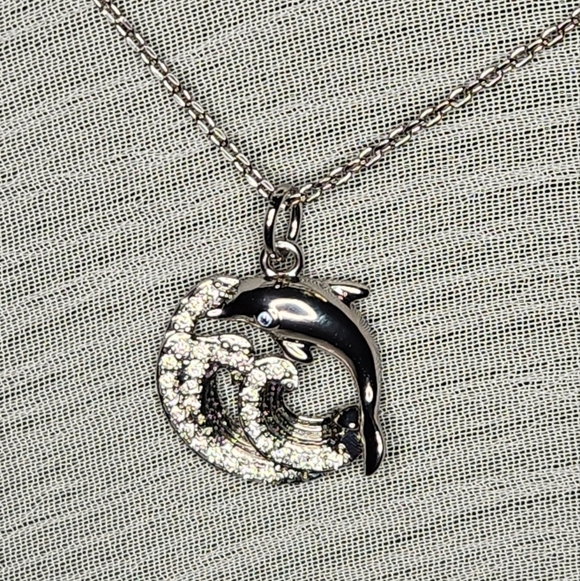 Silver-toned Dolphin 🐬 Necklace - Picture 1 of 2